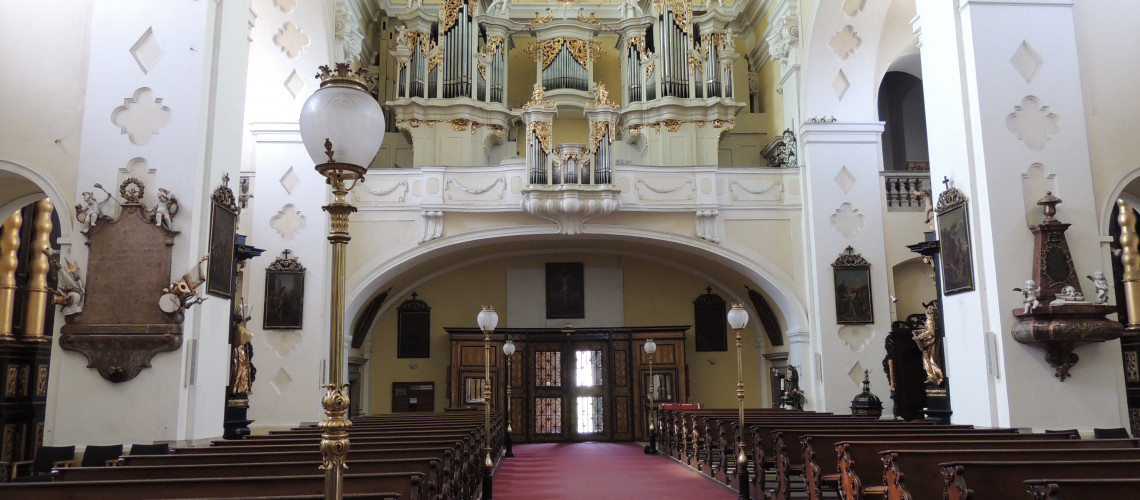 Katedrála sv. Štěpána interiér (9).JPG