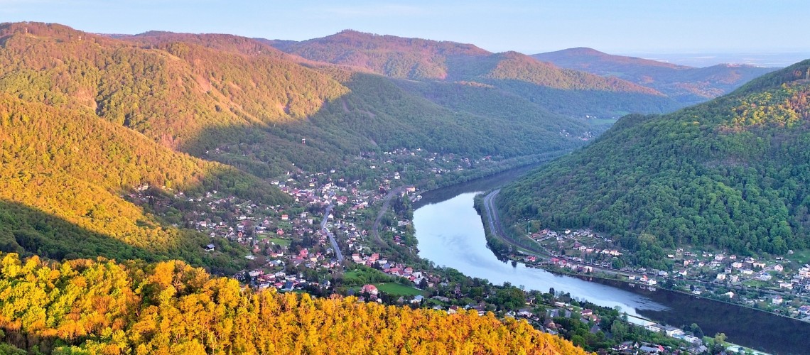 Výhled z vyhlídky Vysoký Ostrý.jpg