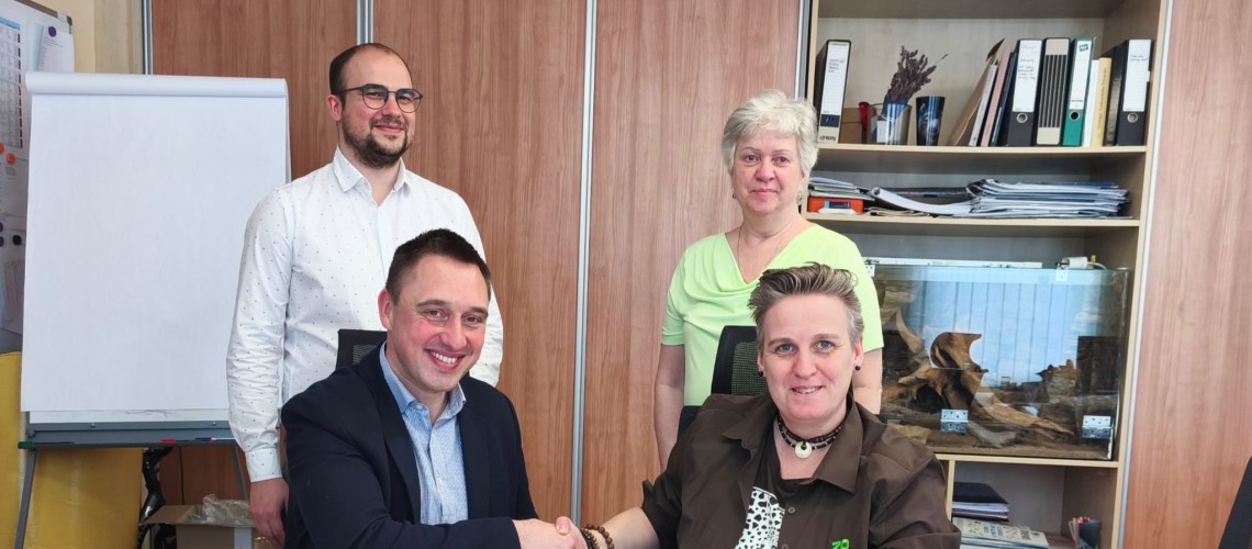 Podpis Memoranda o spolupráci, I. Pšenková, V. Novák (autor V. Schrankov....jpeg